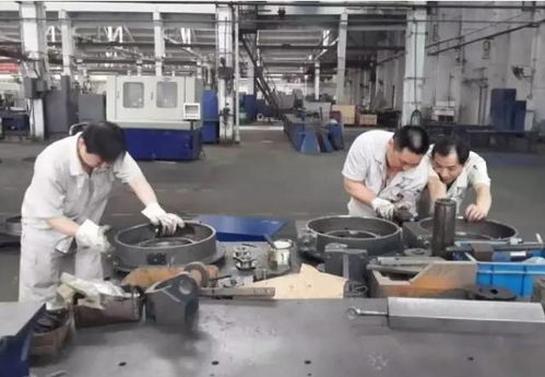 40 就喊热 机械工人60 还在卖命