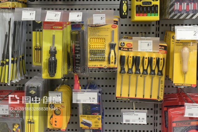 商店里的各种工具Various tools in the shop